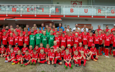 26 einheimische Trainer coachen 100 Kids – Idee kommt bestens an