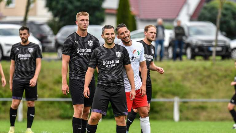 Erfahrenen richten‘s und machen heiratswilligen Kapitän happy